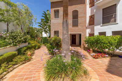 12-53013098fcab6c38b1379cd33298e050