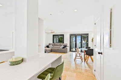 10-bb915d1cb19341576dcdc994b81ab9c5