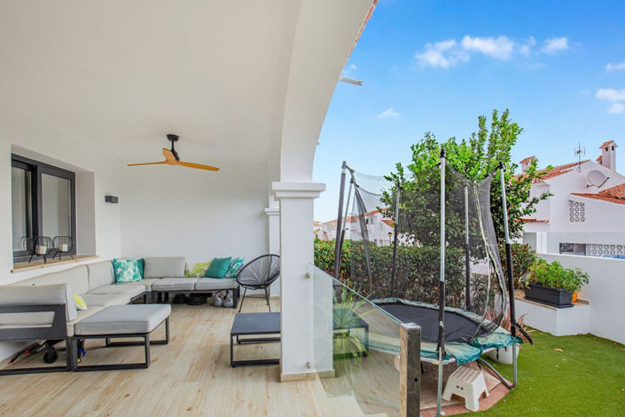 Image No.2-3 Bed Townhouse for sale