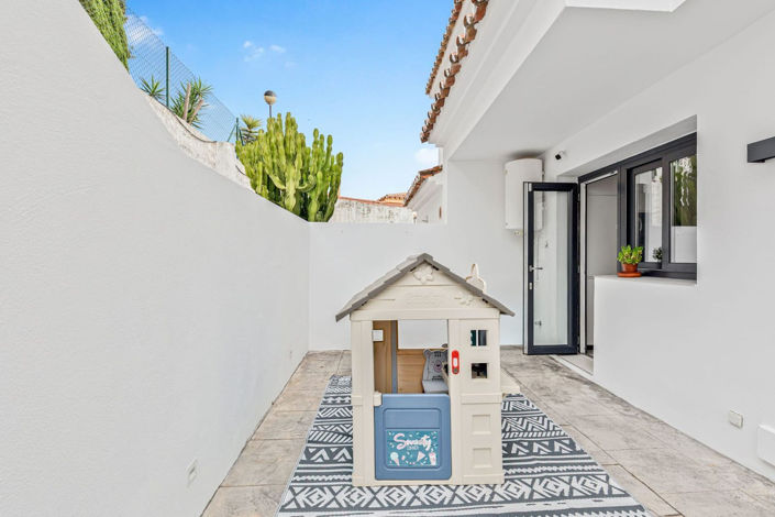 Image No.28-3 Bed Townhouse for sale