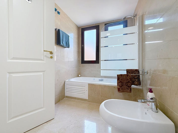 Image No.22-3 Bed Apartment for sale