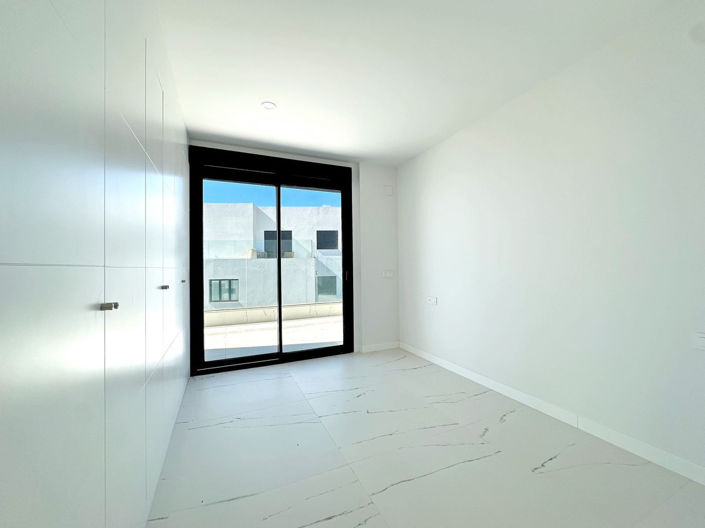 Image No.16-3 Bed Apartment for sale