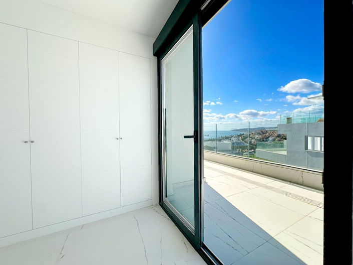 Image No.17-3 Bed Apartment for sale