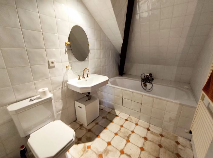 Image No.9-2 Bed Property for sale