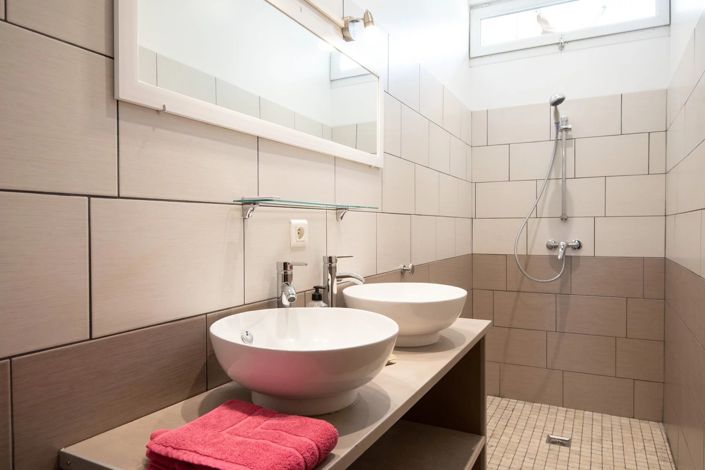 Image No.11-15 Bed House for sale