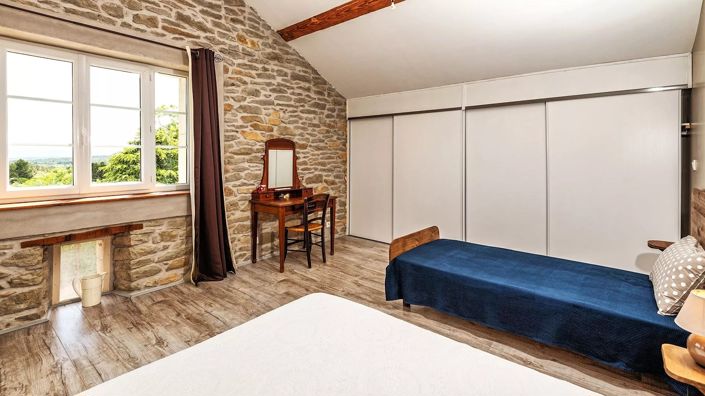 Image No.8-15 Bed House for sale