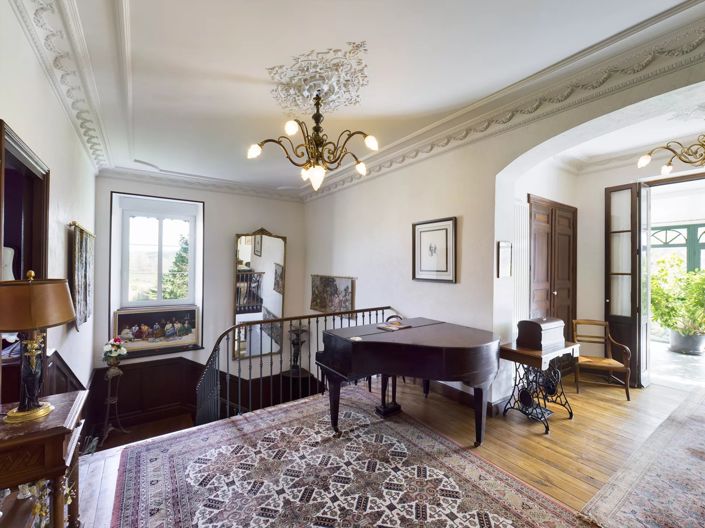 Image No.8-30 Bed House for sale