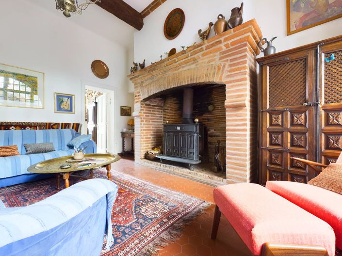 Image No.6-5 Bed House for sale