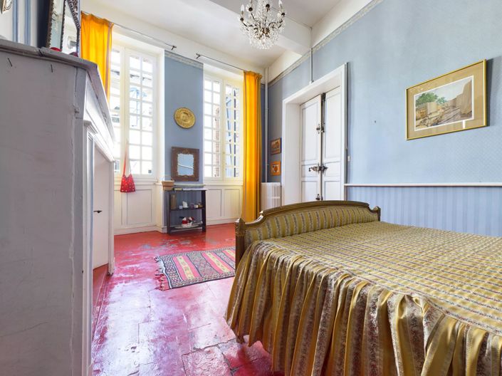 Image No.8-5 Bed House for sale