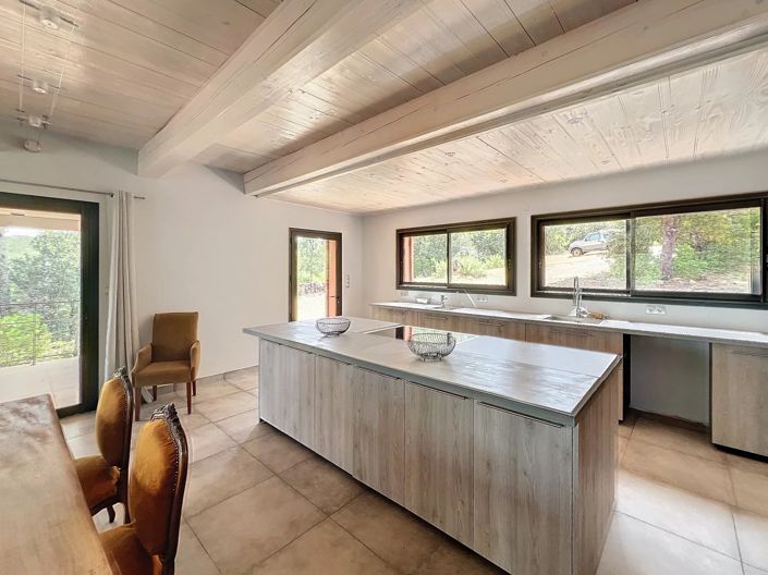 Image No.9-12 Bed House for sale