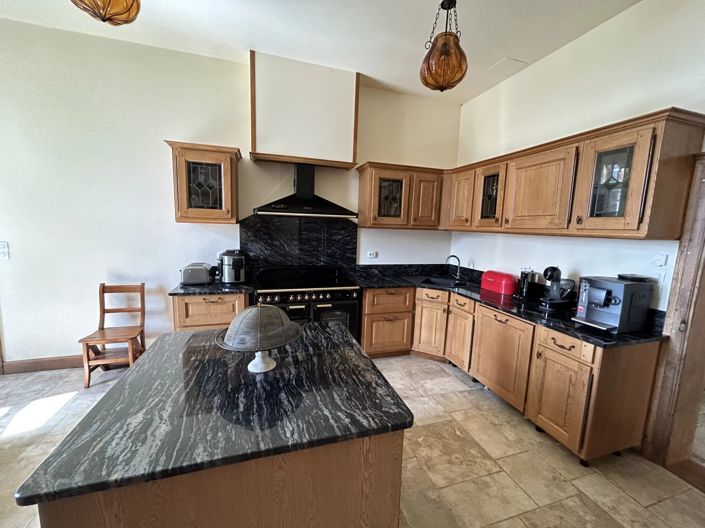 Image No.7-7 Bed House for sale