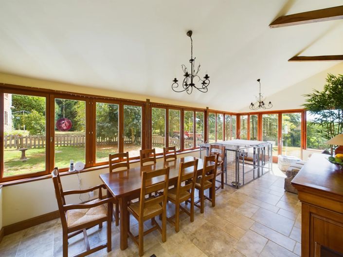 Image No.8-7 Bed House for sale