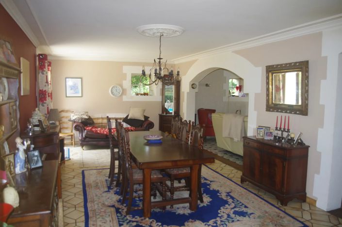 Image No.5-9 Bed House for sale