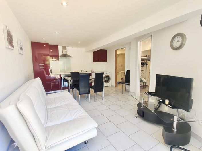 Image No.7-7 Bed House for sale