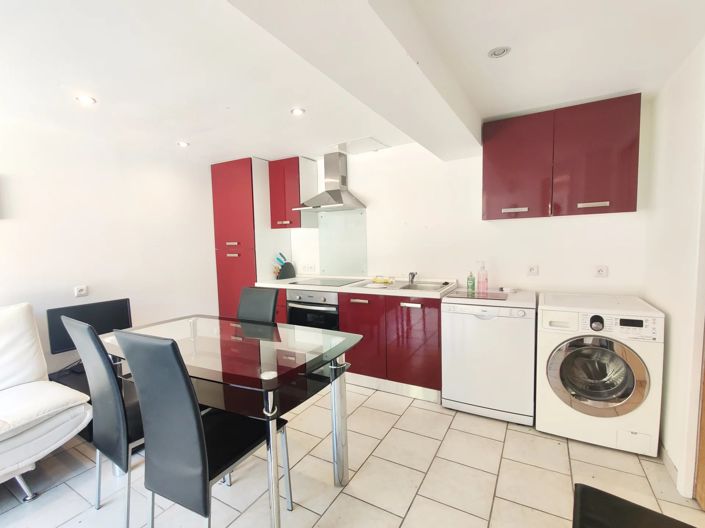 Image No.8-7 Bed House for sale