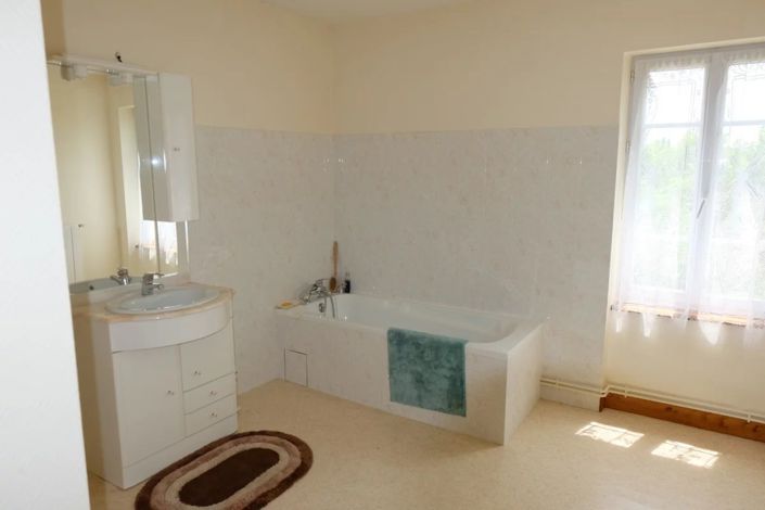 Image No.12-6 Bed Farmhouse for sale