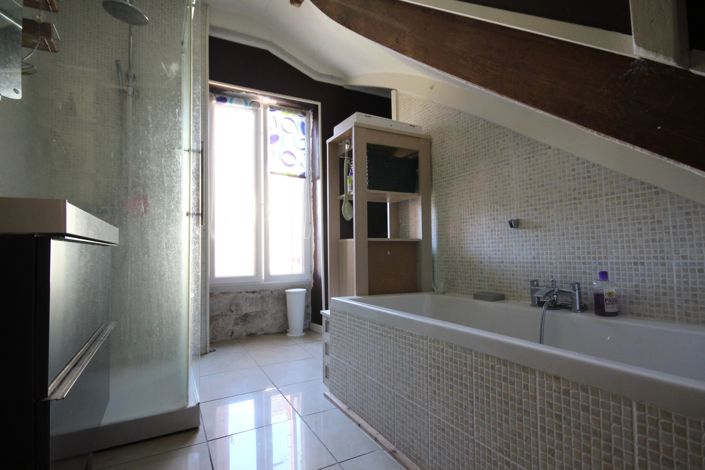 Image No.12-5 Bed Commercial for sale