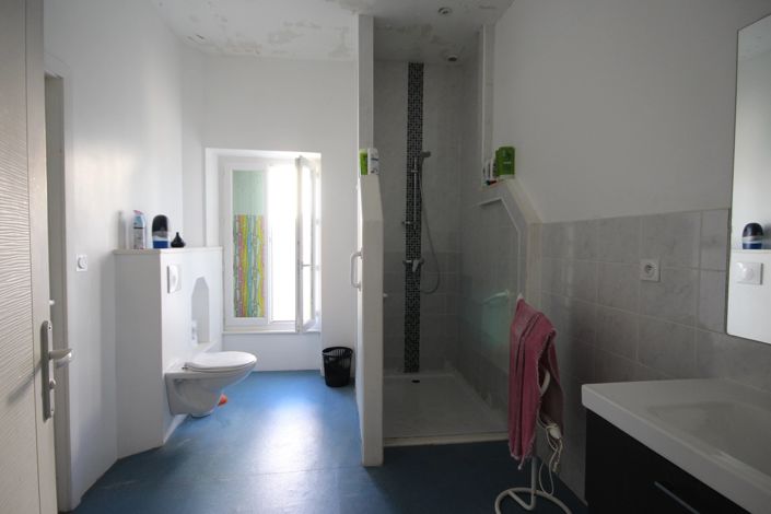 Image No.9-5 Bed Commercial for sale