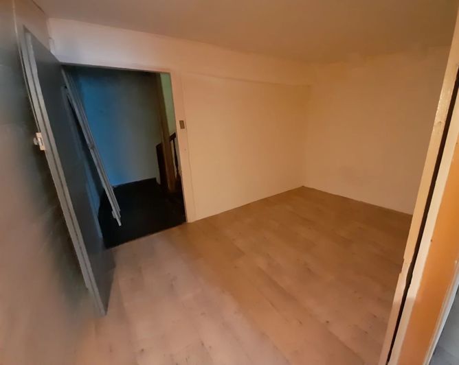 Image No.8-3 Bed House for sale