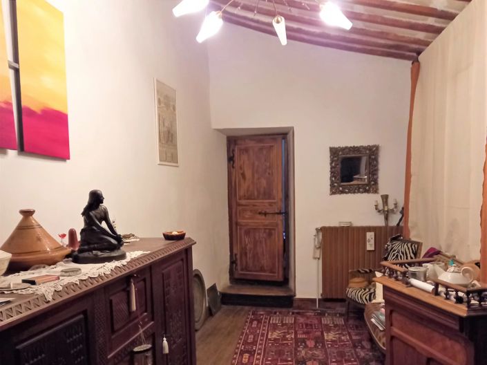 Image No.7-10 Bed House for sale