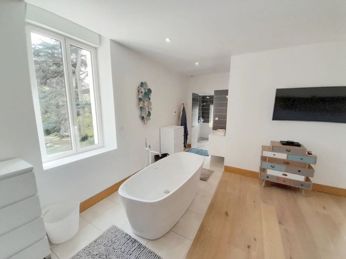 Image No.7-9 Bed House for sale