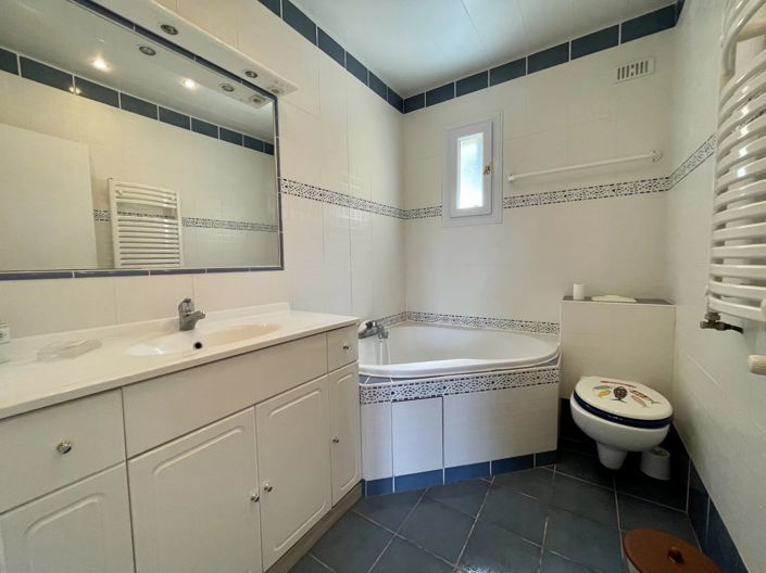 Image No.15-7 Bed House for sale