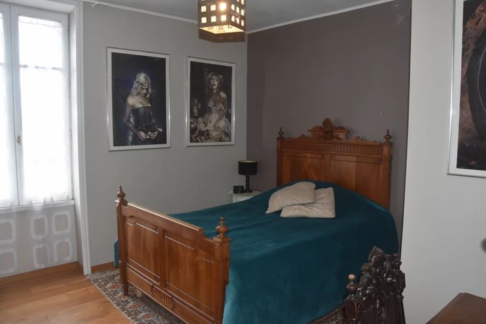 Image No.12-6 Bed House for sale