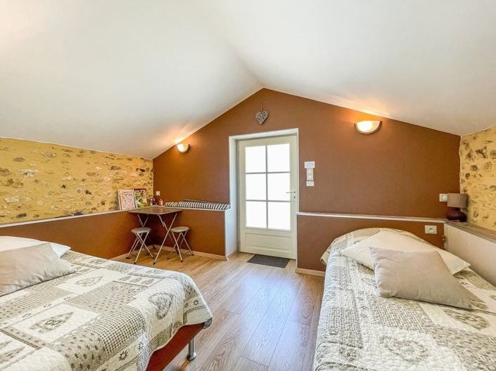 Image No.8-5 Bed House for sale