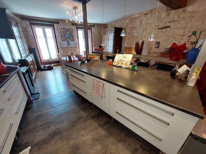 Image No.4-4 Bed Commercial for sale