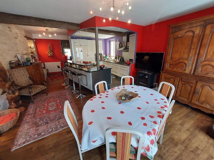 Image No.5-4 Bed Commercial for sale