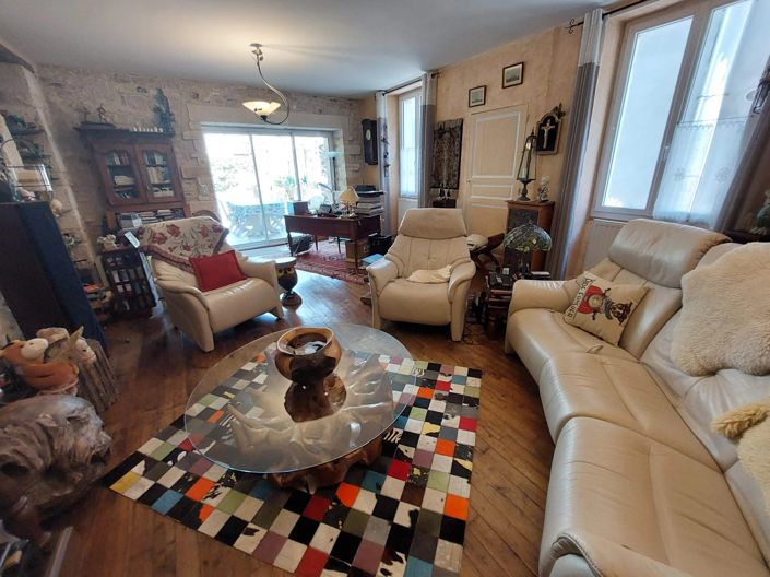 Image No.8-4 Bed Commercial for sale