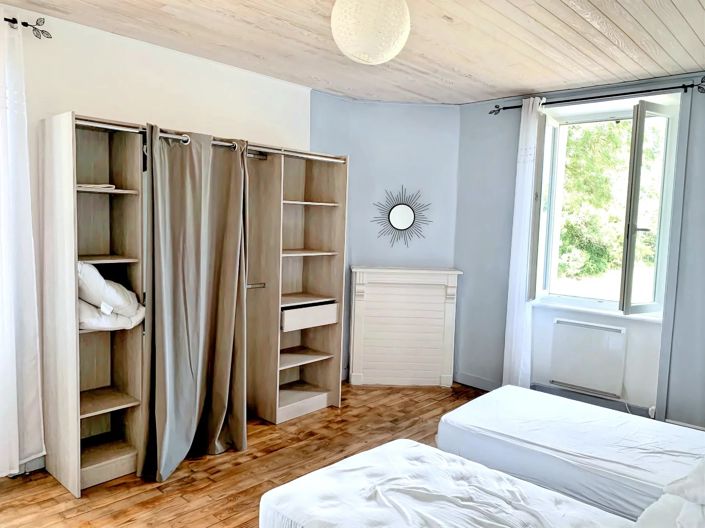 Image No.10-8 Bed House for sale