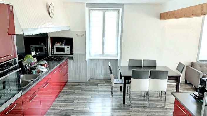 Image No.5-8 Bed House for sale