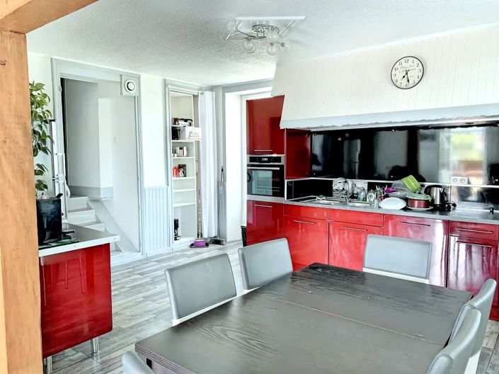 Image No.6-8 Bed House for sale