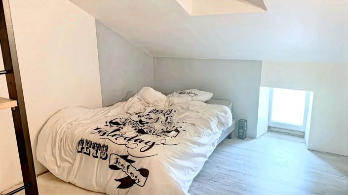 Image No.9-8 Bed House for sale