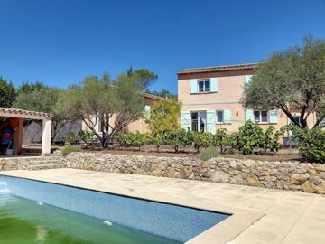 1 - Lorgues, Property