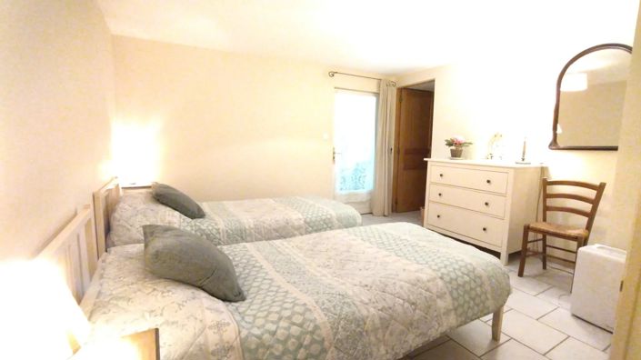 Image No.8-7 Bed House for sale