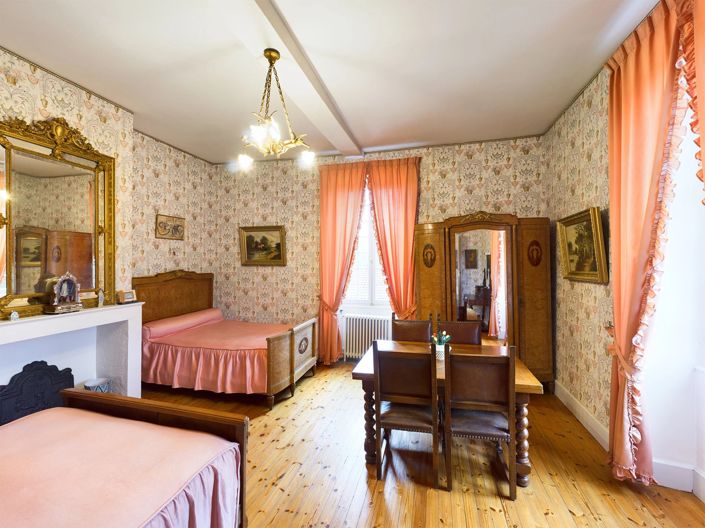 Image No.11-8 Bed House for sale