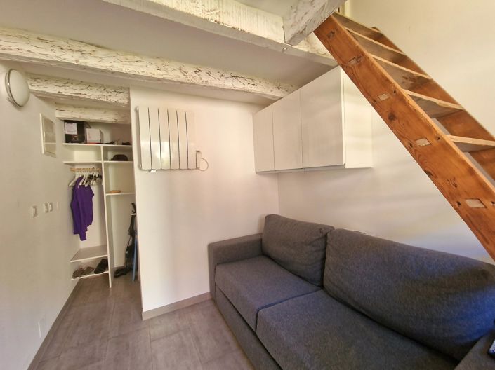 Image No.9-7 Bed House for sale