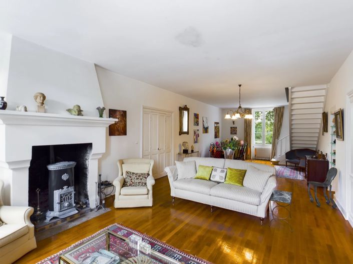 Image No.3-8 Bed House for sale