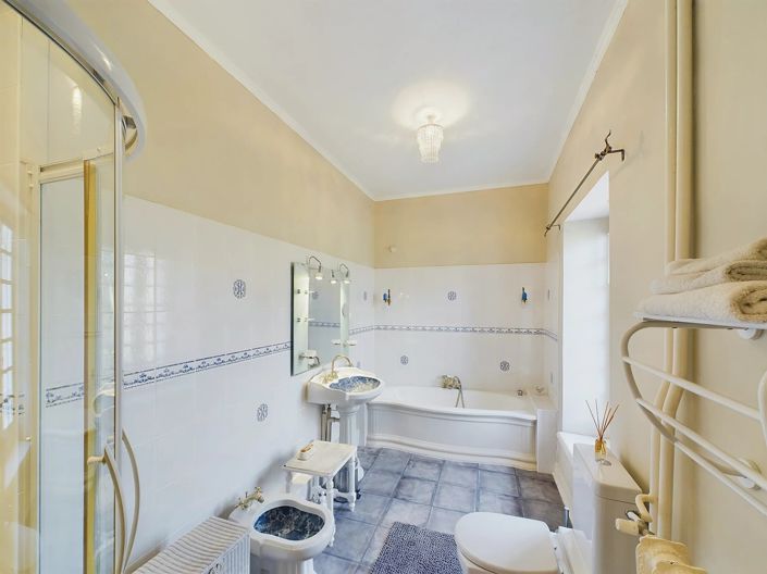 Image No.15-14 Bed House for sale