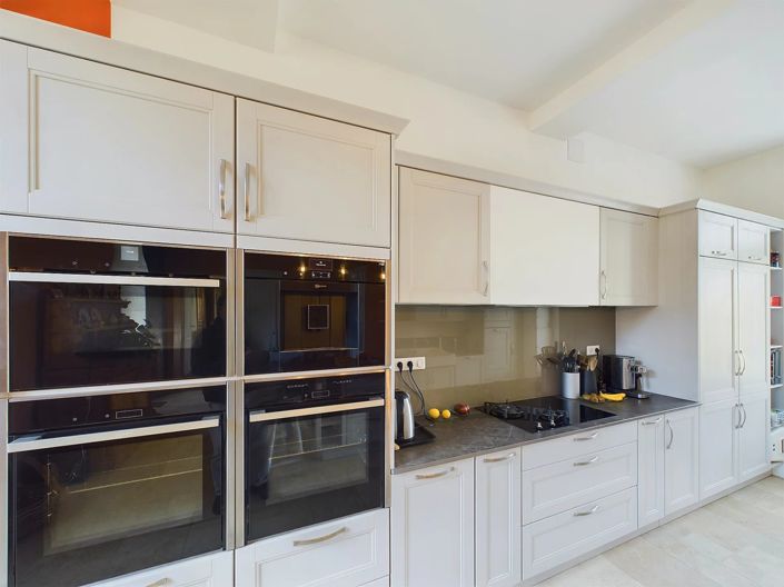 Image No.10-14 Bed House for sale