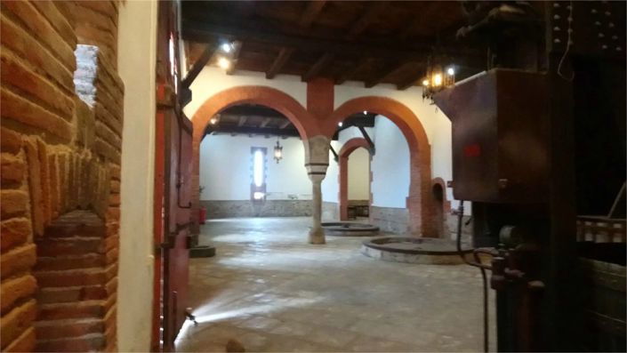 Image No.6-6 Bed House for sale