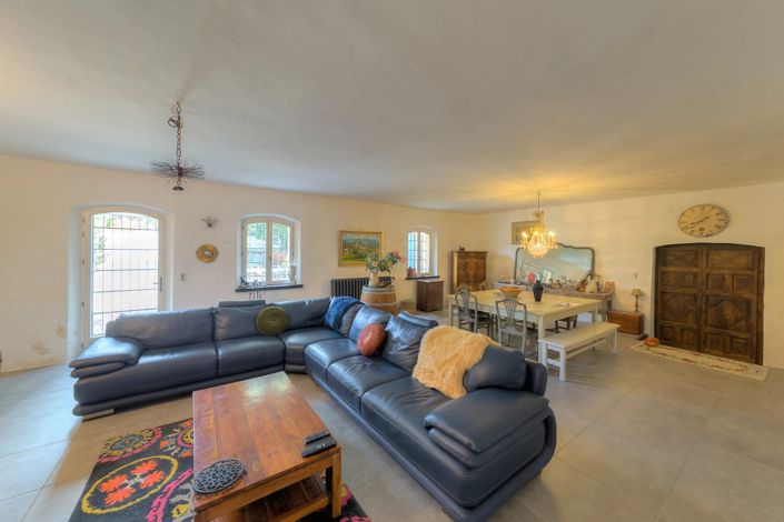 Image No.8-20 Bed House for sale