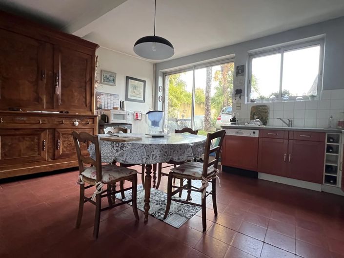 Image No.3-5 Bed House for sale