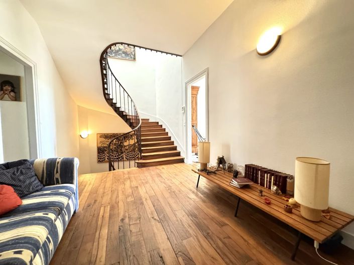 Image No.7-5 Bed House for sale