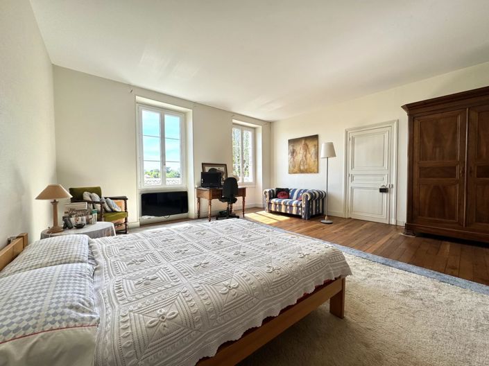 Image No.9-5 Bed House for sale