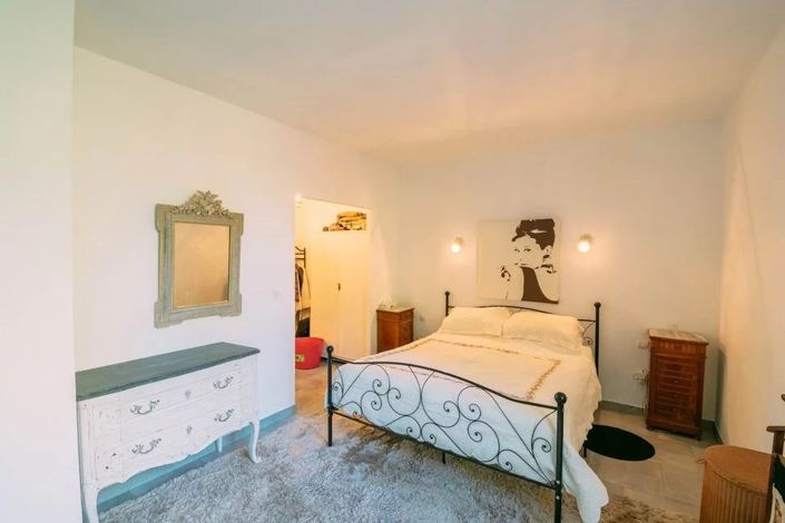 Image No.12-8 Bed House for sale