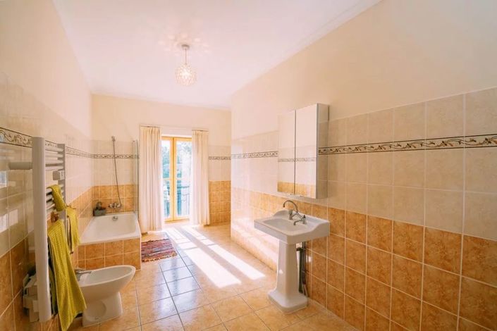 Image No.13-8 Bed House for sale