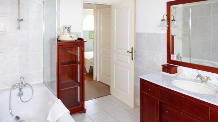 Image No.15-9 Bed Village House for sale